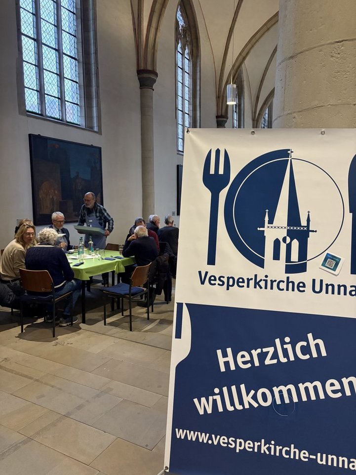 Willkommensschild in Kirche